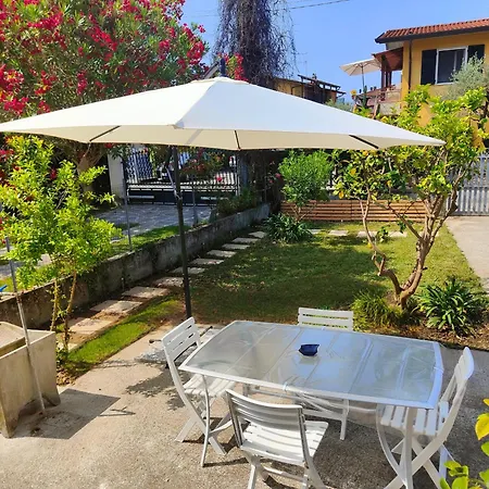 Mon Casa A Marina Con Giardino Hébergement de vacances Marina di Massa