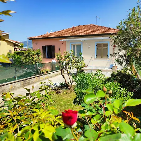 Mon Casa A Marina Con Giardino Marina di Massa