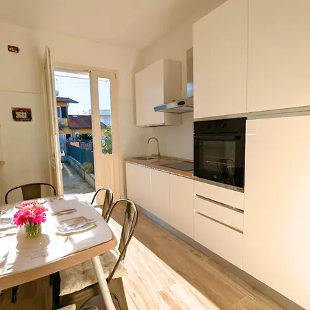 Mon Casa A Marina Con Giardino Hébergement de vacances *